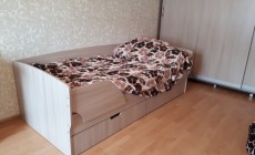 Кровать с планкой