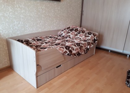 Кровать с планкой